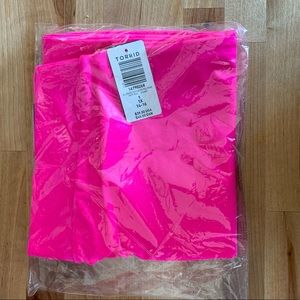 BNWT Torrid Liquid Pink Capri Legging Size 1 14/16